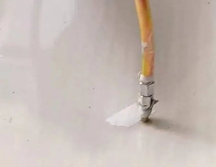 大洼瓷砖空鼓维修公司专业解答在瓷砖铺贴过程中，如果使用的砂料过粗（如全部使用了粗砂），可能会导致以下问题