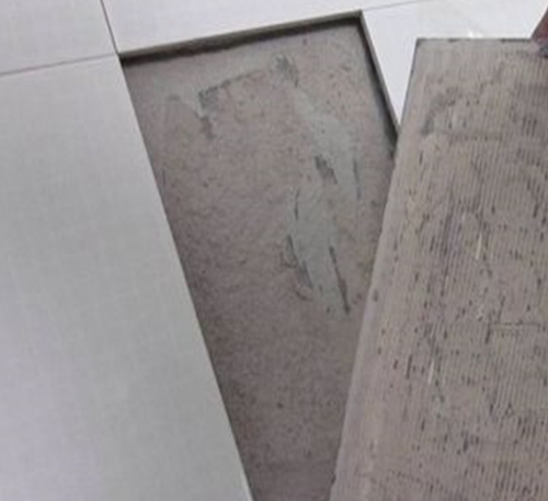 大洼瓷砖空鼓维修公司分享瓷砖铺贴时如果打浆（即涂抹在瓷砖背面和基层上的砂浆或瓷砖胶）过少，会带来以下问题